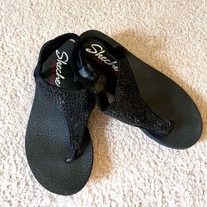 Skechers yoga foam black sandals size 7